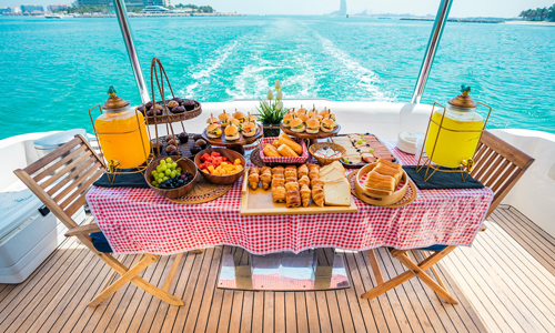 Breakfast and Daytime Yacht Tours Dubai with Scenic Views